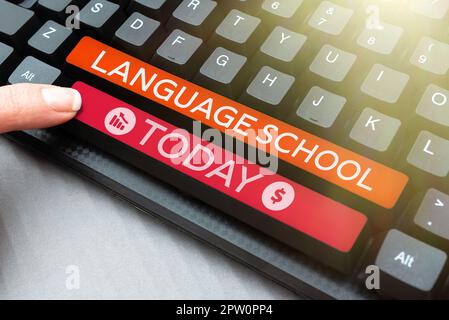 Testo che mostra ispirazione Scuola di Lingua, approccio aziendale istituzione educativa in cui vengono insegnate le lingue straniere Foto Stock