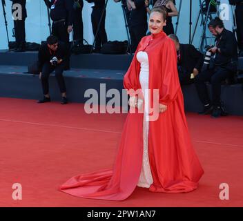 VENEZIA, ITALIA - 10 SETTEMBRE: Ana Rocha de Sousa partecipa alla cerimonia di chiusura del tappeto rosso al 79th° Festival del Cinema di Venezia, il 10 settembre 2022 Foto Stock