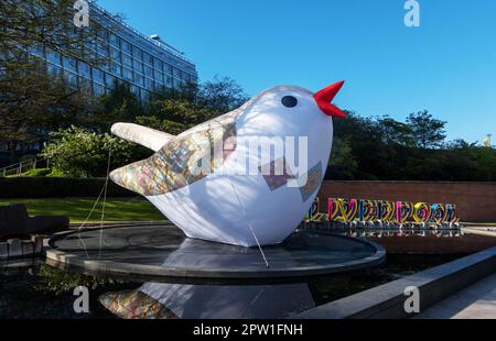 Soloveiko Songbird l'uccello nazionale dell'Ucraina per Eurovision 2023 a Liverpool Foto Stock