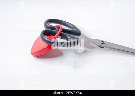 Sicurezza in casa o sicurezza dei bambini, forbici con lucchetto Foto Stock