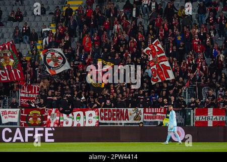 La Spezia, Italia. 28th Apr, 2023. AC Monza tifosi durante il campionato italiano Serie Una partita di calcio tra Spezia Calcio e AC Monza il 28 aprile 2023 allo stadio Alberto picco di la Spezia - Foto Alessio Morgese / e-Mage Credit: Alessio Morgese/Alamy Live News Foto Stock