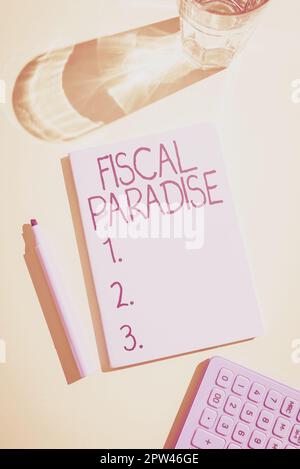 Segno di testo che mostra Fiscal Paradise, Business Concept Tax on development tassi di tassazione per gli investitori stranieri Foto Stock