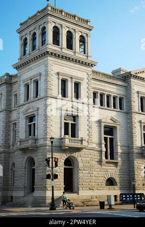 Edificio federale di Charleston, che occupa uno dei quattro angoli della legge Foto Stock