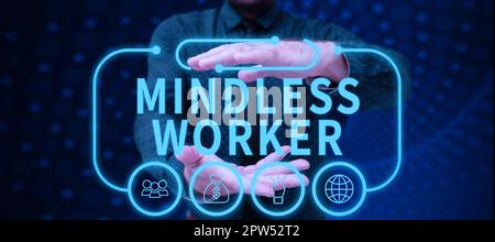 Scrittura a mano segno Mindless Worker, foto concettuale che non hanno uno scopo intelligente mostrando poca attenzione Foto Stock