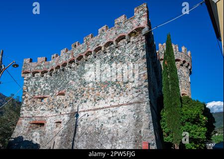 Castello medievale nel borgo di Levanto, sulla Riviera Italiana Foto Stock