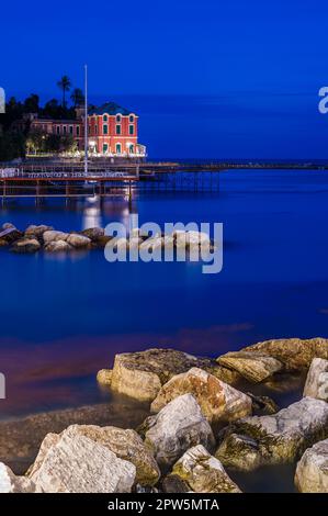 Bellissima villa direttamente sul mare a Rapallo sulla Riviera Italiana Foto Stock