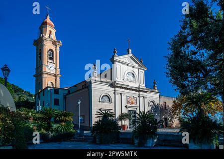 Chiesa di Sant'Ambrogio, sulle colline vicino a Zoagli sulla Riviera Italiana Foto Stock