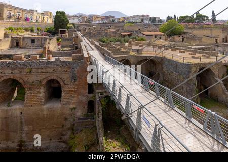 Ercolano, Campania, Italia - 29 giugno 2021: Rovine di un'antica città distrutta dall'eruzione del Vesuvio nel 79 d.C. nei pressi di Napoli, Archaeo Foto Stock