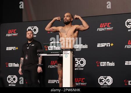 LAS VEGAS, NV - APRILE 28: Charles Johnson posa sulla scala durante l'UFC Vegas 72: Weigh-in a UFC Apex il 28 Aprile 2023 a Las Vegas, Nevada, Stati Uniti. (Foto di Diego Ribas/PxImages) Foto Stock