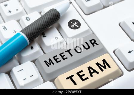 Didascalia testo Presentazione incontra il nostro Team, Word scritto su presentazione di un'altra persona ai tuoi compagni di squadra in azienda Foto Stock