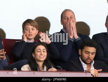 Prince George e Prince William The Prince of Wales, alla partita dell'Aston Villa contro Nottingham Forest EPL, a Villa Park, Birmingham, Regno Unito, il 18th marzo 2023. Foto Stock