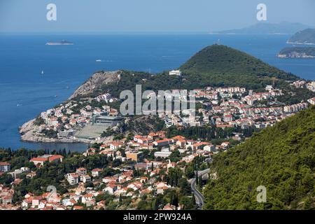 Dubrovnik, Croazia. 30th ago, 2022. Una vista sul quartiere Lapad; una parte residenziale di Dubrovnik. (Foto di Karol Serewis/SOPA Images/Sipa USA) Credit: Sipa USA/Alamy Live News Foto Stock