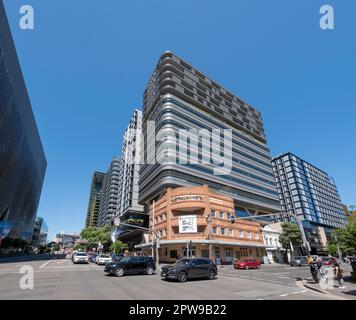L'Art Deco Australia Hotel e le torri Duo sopra sono ora parte sia del Central Park Village di Sydney che dell'UTS University in Australia Foto Stock