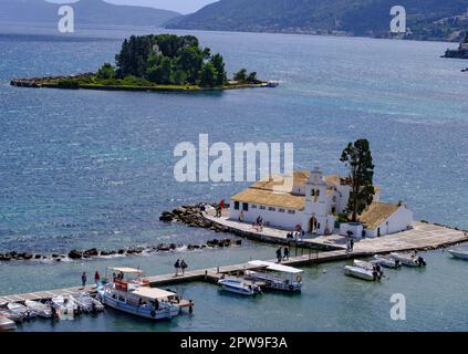 Monastero di Vlacherna sulla penisola di Kanoni dell'isola di Corfù, Grecia Foto Stock