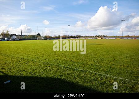 vista del campo gaa locale nella contea di ballinrobe mayo repubblica d'irlanda Foto Stock