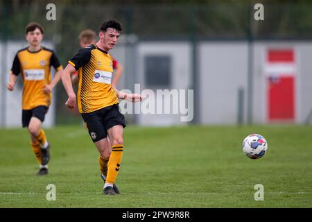 Cheltenham Town U18 contro Newport County U18 nella EFL Youth Alliance League il 29th aprile 2023. Foto Stock