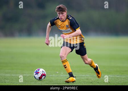 Cheltenham Town U18 contro Newport County U18 nella EFL Youth Alliance League il 29th aprile 2023. Foto Stock