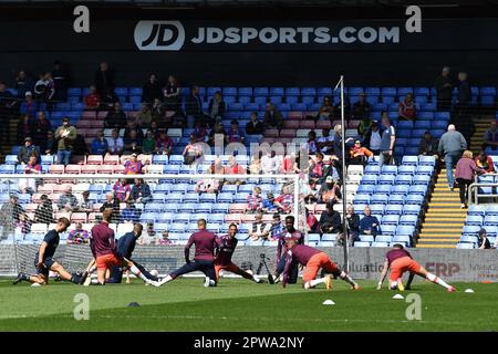 Il riscaldamento del West Ham United prima della partita della Premier League tra Crystal Palace e il West Ham United a Selhurst Park, Londra, Inghilterra il 29 aprile 2023. Foto di Phil Hutchinson. Solo per uso editoriale, licenza richiesta per uso commerciale. Non è utilizzabile nelle scommesse, nei giochi o nelle pubblicazioni di un singolo club/campionato/giocatore. Credit: UK Sports Pics Ltd/Alamy Live News Foto Stock