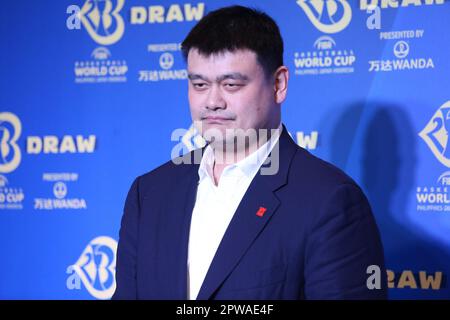 Quezon City, Filippine. 29th Apr, 2023. Il presidente Yao Ming dell'associazione cinese di pallacanestro è visto alla cerimonia di estrazione per la Coppa del mondo di pallacanestro 2023 della FIBA a Quezon City, nelle Filippine, 29 aprile 2023. Credit: Str/Xinhua/Alamy Live News Foto Stock