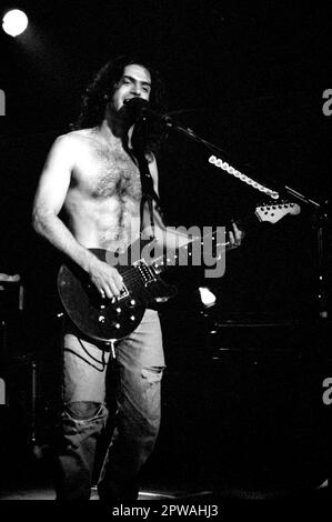 Milano Italia 1993-03-13 : Dweezil Zappa del gruppo Z in concerto al Zimba Club Foto Stock