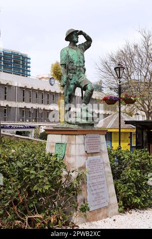 WW2 Gibraltar Defence Force Memorial, Casemates Square, Gibraltar, British Overseas Territory, Regno Unito, Regno Unito, Mar Mediterraneo, Europa Foto Stock