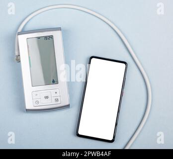 Schermo del telefono cellulare mockup per la salute medica app per la misurazione e l'analisi della pressione sanguigna Foto Stock