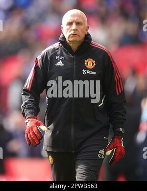 Richard Hartis, allenatore di portiere del Manchester United, prima della partita semifinale della Emirates fa Cup al Wembley Stadium, Londra. Data immagine: Domenica 23 aprile 2023. Foto Stock