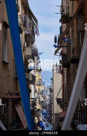 Napoli, Italia. 29th Apr, 2023. La città di Napoli si sta preparando con continue decorazioni per le celebrazioni dello Scudetto della squadra di calcio SSC Napoli, che potrebbe vincere il Campionato Italiano Serie A domenica 30 aprile 2023. © Photo: Cinzia Camela. Credit: Live Media Publishing Group/Alamy Live News Foto Stock