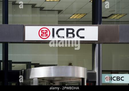 New York, NY - 26 aprile 2023 : Banca industriale e commerciale della Cina Midtown, entrata degli uffici di Manhattan con logo Foto Stock