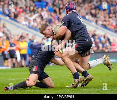Warrington, Regno Unito. 29th Apr, 2023. Arthur Mourgue #6 e #11 della Francia affronta Matty Nicholson #11 dell'Inghilterra durante il Mid Season International Match Inghilterra vs Francia all'Halliwell Jones Stadium, Warrington, Regno Unito, 29th aprile 2023 (Photo by Steve Flynn/News Images) a Warrington, Regno Unito il 4/29/2023. (Foto di Steve Flynn/News Images/Sipa USA) Credit: Sipa USA/Alamy Live News Foto Stock