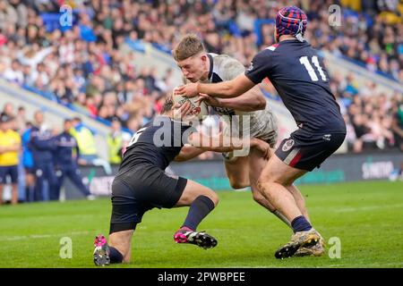 Warrington, Regno Unito. 29th Apr, 2023. Arthur Mourgue #6 e #11 della Francia affronta Matty Nicholson #11 dell'Inghilterra durante il Mid Season International Match Inghilterra vs Francia all'Halliwell Jones Stadium, Warrington, Regno Unito, 29th aprile 2023 (Photo by Steve Flynn/News Images) a Warrington, Regno Unito il 4/29/2023. (Foto di Steve Flynn/News Images/Sipa USA) Credit: Sipa USA/Alamy Live News Foto Stock