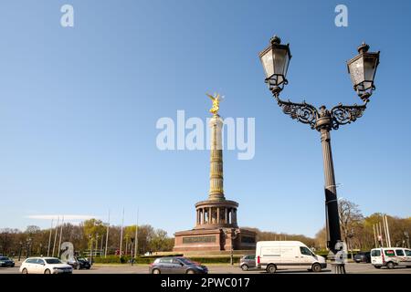 Vista della bellissima colonna della Vittoria a Berlino in Germania Foto Stock