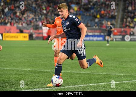 Foxborough, Massachusetts, Stati Uniti. 29th Apr, 2023. New England Revolution Forward Justin Rennicks (12) gioca la palla contro il FC Cincinnati durante il primo tempo a Foxborough Massachusetts. Eric Canha/CSM/Alamy Live News Foto Stock