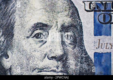 Primo piano della faccia di Benjamin Franklins sulla fattura degli Stati Uniti $100 del dollaro. Foto Stock