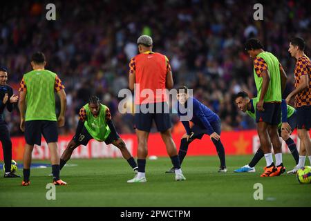 Barcellona, ESP. 29th Apr, 2023. FC BARCELONA vs REAL BETIS 29 aprile 2023 i giocatori FC Barcelona si scaldano prima della partita tra FC Barcelona e Real Betis corrispondente al trentadue giorno della Liga Santander al Camp Nou Spotify di Barcellona, Spagna. Credit: Rosdemora/Alamy Live News Foto Stock