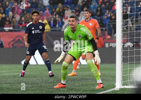 Foxborough, Massachusetts, Stati Uniti. 29th Apr, 2023. Il portiere della New England Revolution Djordje Petrovic (99) pensa all'obiettivo durante il secondo tempo contro il FC Cincinnati di Foxborough, Massachusetts. Eric Canha/CSM/Alamy Live News Foto Stock