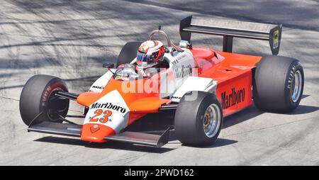 L'Alfa Romeo 182 al Grand Prix di Long Beach, guidato da Andrea de Cesaris nella stagione 1982 F1. Foto Stock