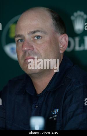 Matt Allen, skipper di Ichi Ban. Una conferenza stampa che descrive in dettaglio le previsioni meteo a lungo raggio per la gara di yacht da Sydney a Hobart. Attraversando lo stretto di Bass tra l'Australia continentale e la Tasmania, la gara è considerata uno dei percorsi più crudeli al mondo, come testimoniano gli eventi della gara del 1998, in cui cinque barche affondavano e sei marinai annegati. Delle 115 barche che hanno iniziato la gara quell'anno, solo 44 l'hanno fatta a Hobart. L'evento annuale inizia il giorno di Santo Stefano, il 26th dicembre di ogni anno, e attira equipaggi internazionali e maxi-yacht, insieme a migliaia di spettatori Foto Stock