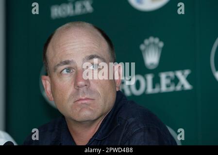 Matt Allen, skipper di Ichi Ban. Una conferenza stampa che descrive in dettaglio le previsioni meteo a lungo raggio per la gara di yacht da Sydney a Hobart. Attraversando lo stretto di Bass tra l'Australia continentale e la Tasmania, la gara è considerata uno dei percorsi più crudeli al mondo, come testimoniano gli eventi della gara del 1998, in cui cinque barche affondavano e sei marinai annegati. Delle 115 barche che hanno iniziato la gara quell'anno, solo 44 l'hanno fatta a Hobart. L'evento annuale inizia il giorno di Santo Stefano, il 26th dicembre di ogni anno, e attira equipaggi internazionali e maxi-yacht, insieme a migliaia di spettatori Foto Stock