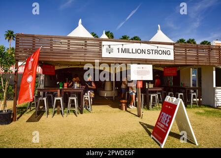 Indio, California, 29 aprile 2023 - un milione di forti al festival di musica country di Stagecoach. Photo Credit: Ken Howard/ Alamy Live News Foto Stock