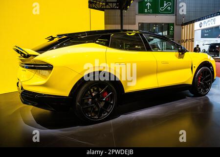 Il SUV elettrico Lotus Eletre è in mostra al Salone dell'Auto di Shanghai del 2023. Foto Stock