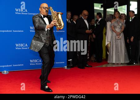 Washington, Stati Uniti. 29th Apr, 2023. Ski Johnson arriva per la 2023 cena della White House Corinterpelled Association a Washington, DC, USA. Foto di Julia Nikhinson/CNP/ABACAPRESS.COM Credit: Abaca Press/Alamy Live News Foto Stock