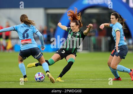 Sydney, Australia. 30th Apr, 2023. Hannah Keane of Western United attacca durante la Grande finale della Liberty A League 2023 tra Western United FC Women e Sydney FC Women al CommBank Stadium di Sydney, Australia, il 30 aprile 2023. Foto di Peter Dovgan. Solo per uso editoriale, licenza richiesta per uso commerciale. Non è utilizzabile nelle scommesse, nei giochi o nelle pubblicazioni di un singolo club/campionato/giocatore. Credit: UK Sports Pics Ltd/Alamy Live News Foto Stock