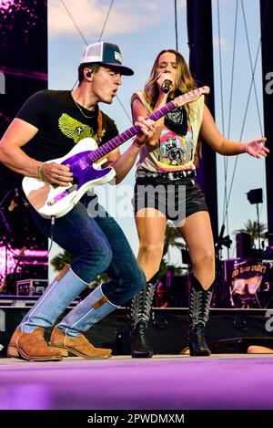 Indio, California, 29 aprile 2023 - Gabby Barrett che si esibisce sul palco al festival di musica country Stagecoach. Photo Credit: Ken Howard/ Alamy Live News Foto Stock