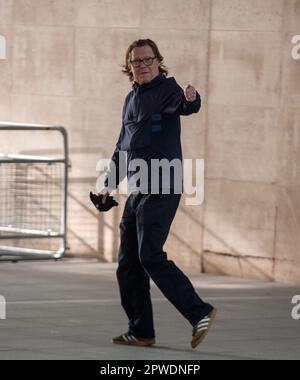 Londra, Inghilterra, Regno Unito. 30th Apr, 2023. DJ ROBERT ELMS è visto fuori BBC. (Credit Image: © Tayfun Salci/ZUMA Press Wire) SOLO PER USO EDITORIALE! Non per USO commerciale! Credit: ZUMA Press, Inc./Alamy Live News Foto Stock