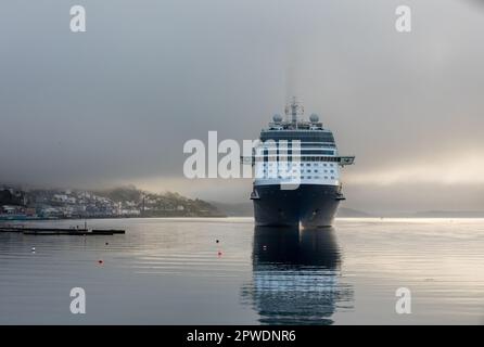 Cobh, Cork, Irlanda. 30th aprile 2023. Nave da crociera Celebrity Silhouette arrivo appena fuori dalla riva della storica città di Cobh, Co. Cork, Irlanda.- Credit; David Creedon / Alamy Live News Foto Stock