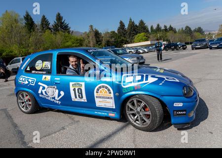 Sofia, Bulgaria - 29 aprile 2023: È iniziata la 5th edizione del 'Classic Vitosha Trophy'. 50 auto da corsa retrò e interessante sfilerà dal s Foto Stock