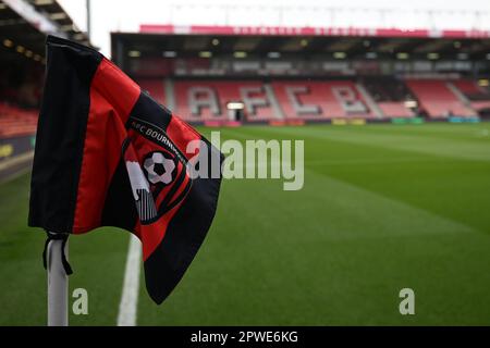 Boscombe, Dorset, Regno Unito. 30th aprile 2023; Vitality Stadium, Boscombe, Dorset, Inghilterra: Premier League Football, AFC Bournemouth contro Leeds United; Bournemouth Corner flag con il principale stand dietro Credit: Action Plus Sports Images/Alamy Live News Foto Stock