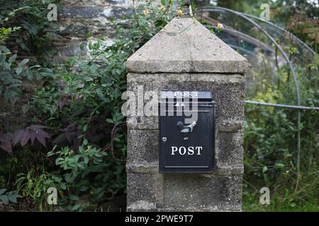 casella postale in una fattoria rurale Foto Stock