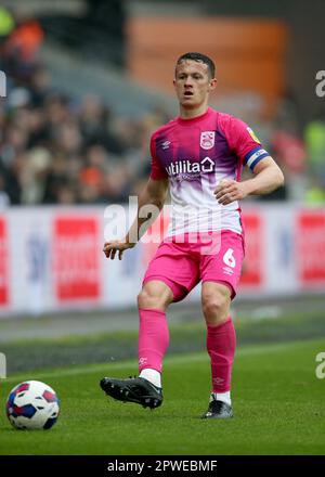 Jonathan Hogg di Huddersfield Town è in azione durante la partita del campionato Sky Bet al Cardiff City Stadium, Galles. Data immagine: Domenica 30 aprile 2023. Foto Stock